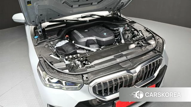 BMW 5 Series (G60) id 3831397 из Кореи 16