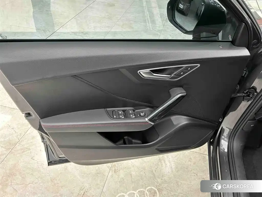 Audi Q2L id 4628405 из Китая 19