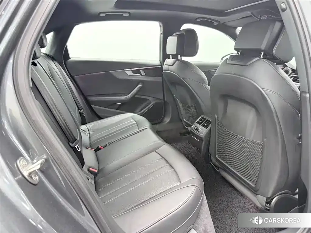 Audi A4L 2024 Silver/gray из Китая, фото 6