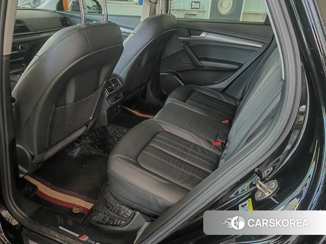 Audi Q5L 2021 Черный из Китая, фото 6