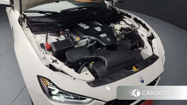 Maserati Ghibli id 3665041 из Кореи 16
