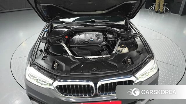 BMW 5 Series (G30) id 4865460 из Кореи 29