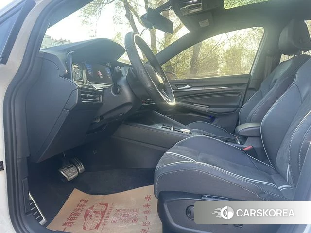 Volkswagen Golf 2023 Белый из Китая, фото 6