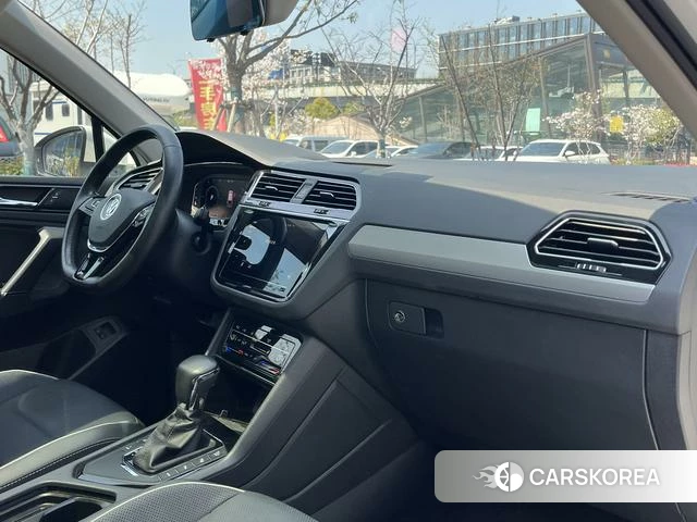 Volkswagen Tiguan L PHEV id 4261121 из Китая 17