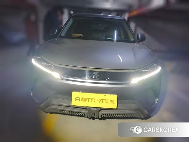BYD Yuan UP 2024 Темно-серый из Китая, фото 6