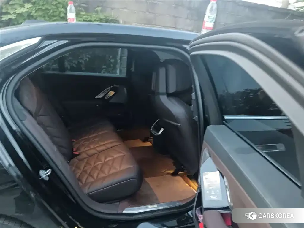 BMW 7 series 2023 Черный из Китая, фото 6