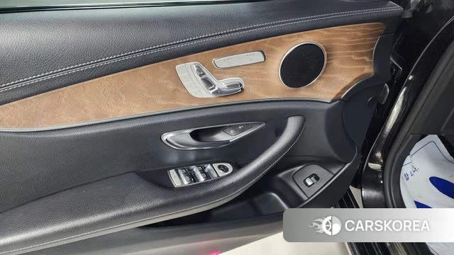 Mercedes-Benz E-Class W213 2021 Черный из Кореи, фото 6