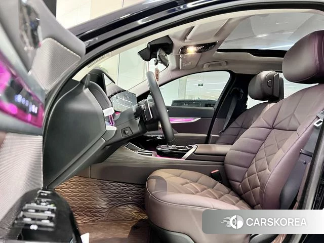 BMW 7 series 2024 Черный из Китая, фото 6