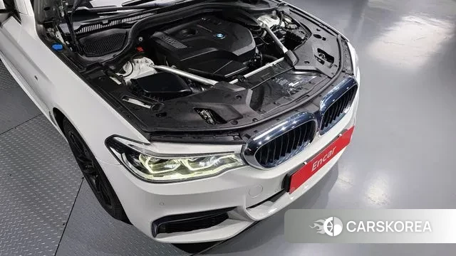 BMW 5 Series (G30) id 3345352 из Кореи 16