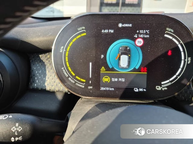 Mini Cooper Electric 2022 Светло-серебряный цвет из Кореи, фото 6