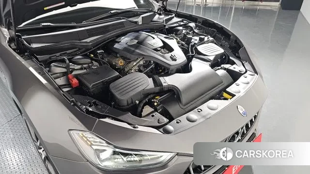 Maserati Ghibli id 3367728 из Кореи 16