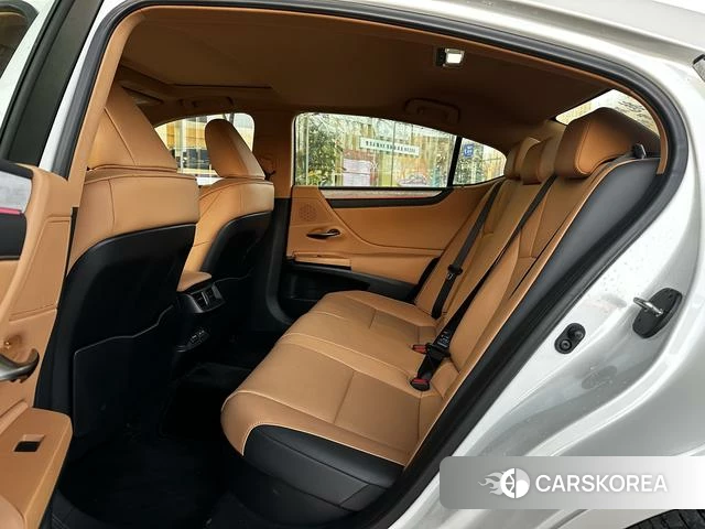 Lexus ES id 3993422 из Китая 10