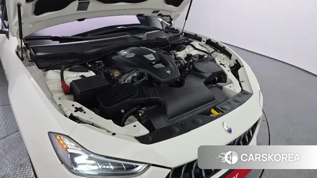Maserati Ghibli id 3562243 из Кореи 16