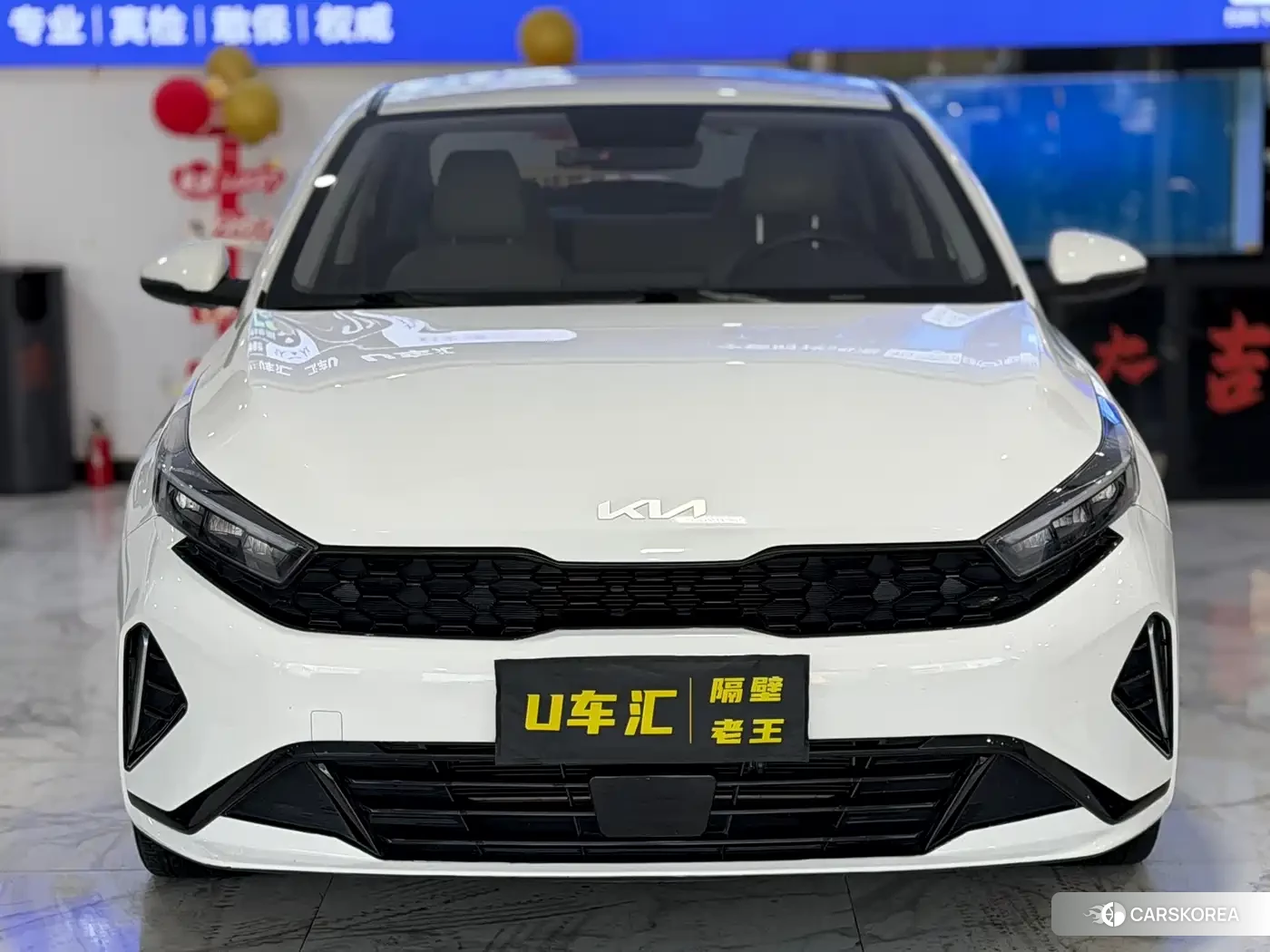 Kia K3 2023 Белый из Китая, фото 6
