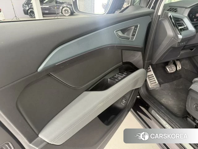 Audi Q5 e-tron id 4314864 из Китая 14