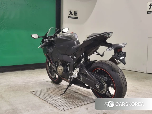 Honda CBR1000RR id 4367938 из Японии 6