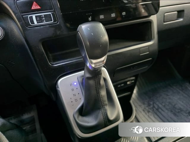 Hyundai Staria 2023 Серебряный из Кореи, фото 6