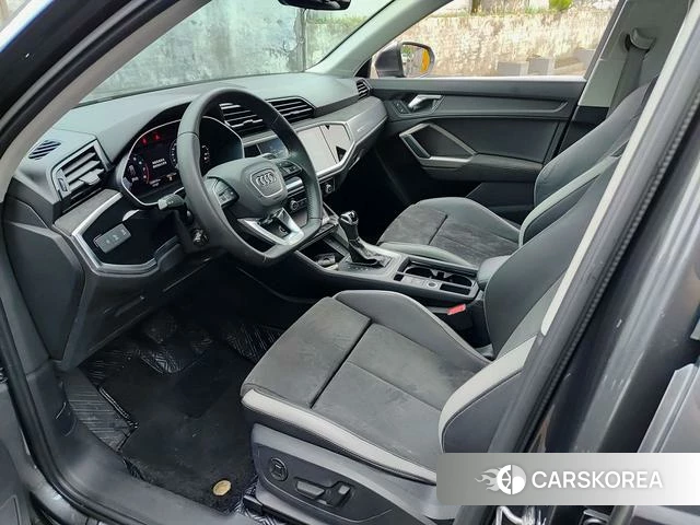 Audi Q3 2021 Темно-серый из Китая, фото 6