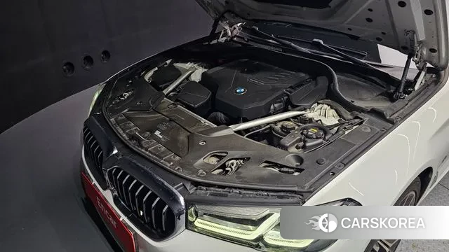 BMW 5 Series (G30) id 3344030 из Кореи 16