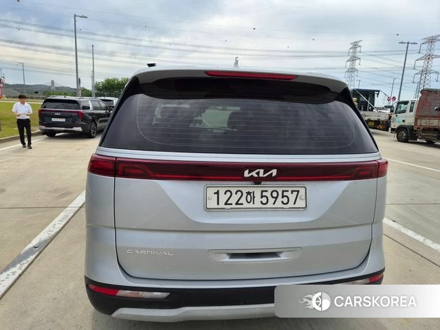Kia Carnival 4th generation 2022 Серебряный из Кореи, фото 6