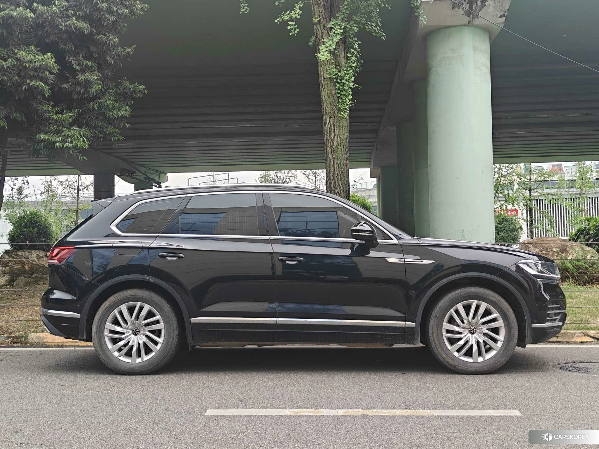 Volkswagen Touareg id 4421086 из Китая 14