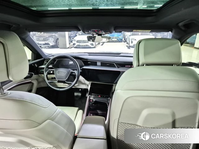 Audi e-Tron 2022 Жемчужный цвет из Кореи, фото 6