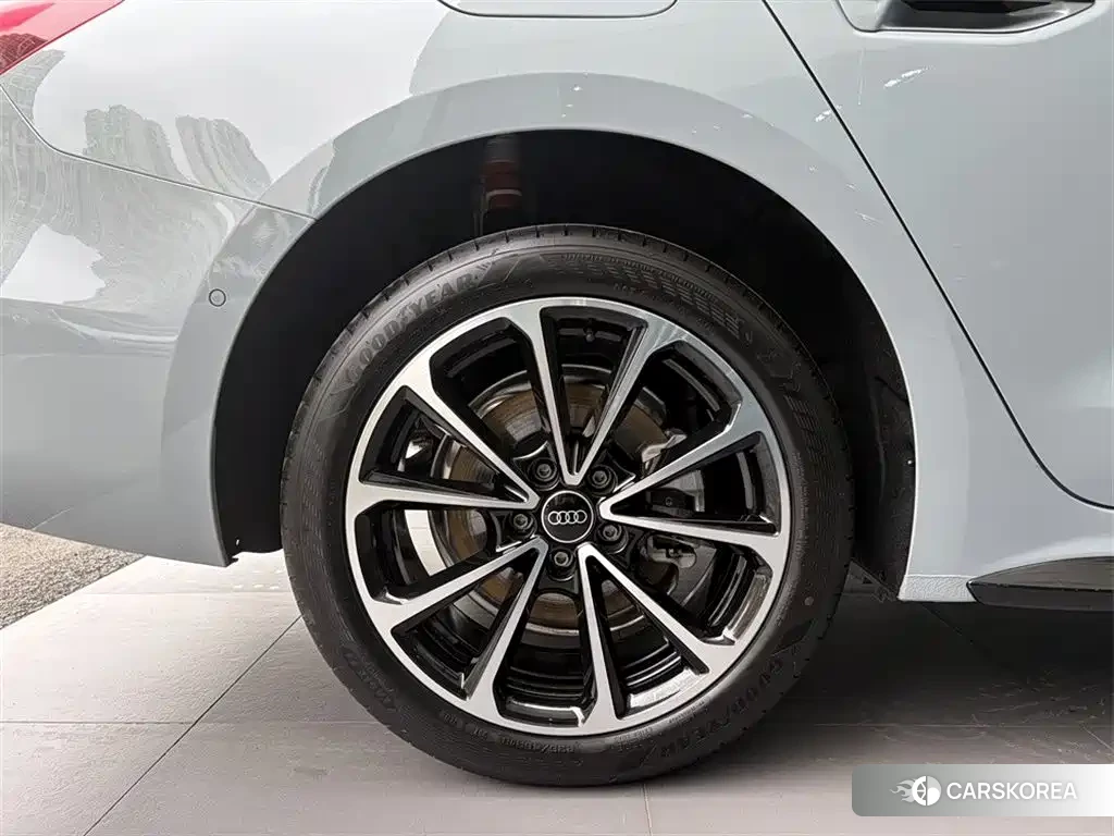 Audi A5L id 4653858 из Китая 10