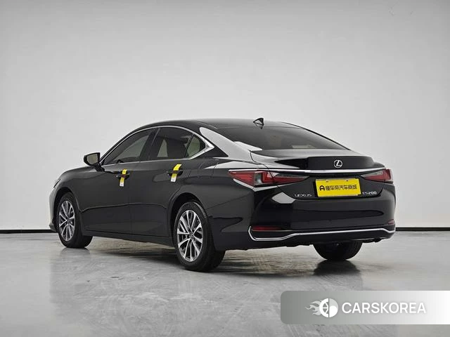 Lexus ES id 4290479 из Китая 16
