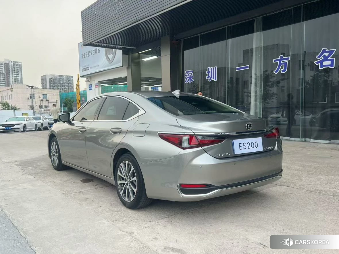 Lexus ES 2022 Серебристо-серый из Китая, фото 6