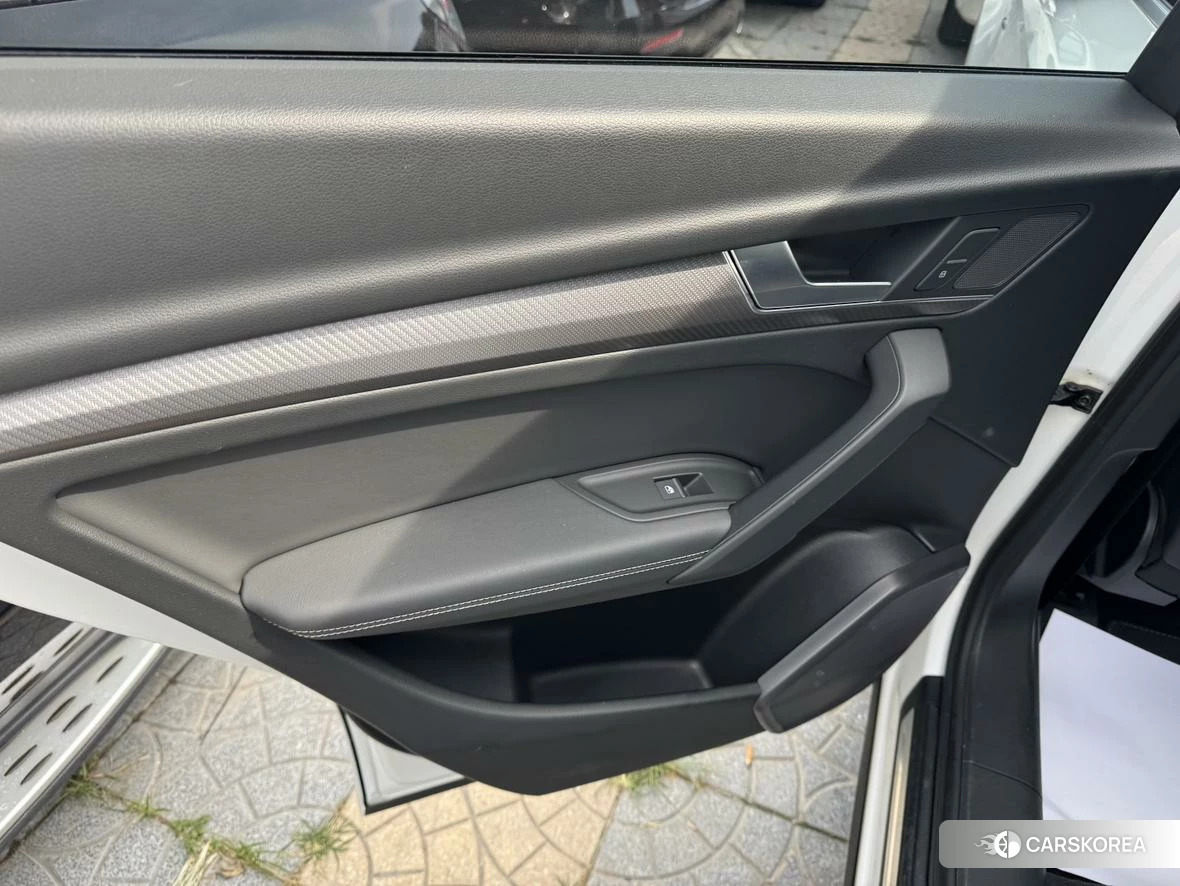 Audi Q5L 2021 Белый из Китая, фото 6