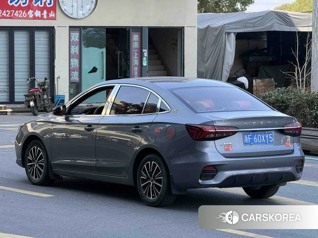 Roewe i5 2023 Темно-серый из Китая, фото 6