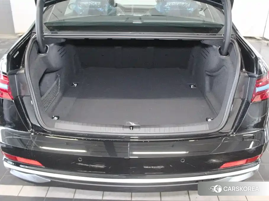 Audi A6L id 4546112 из Китая 14