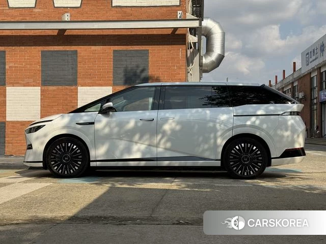 Xiaopeng Motors Xiaopeng X9 id 4253020 из Китая 19