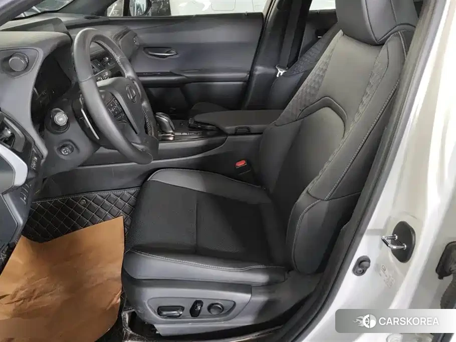 Lexus UX New Energy id 4539084 из Китая 12