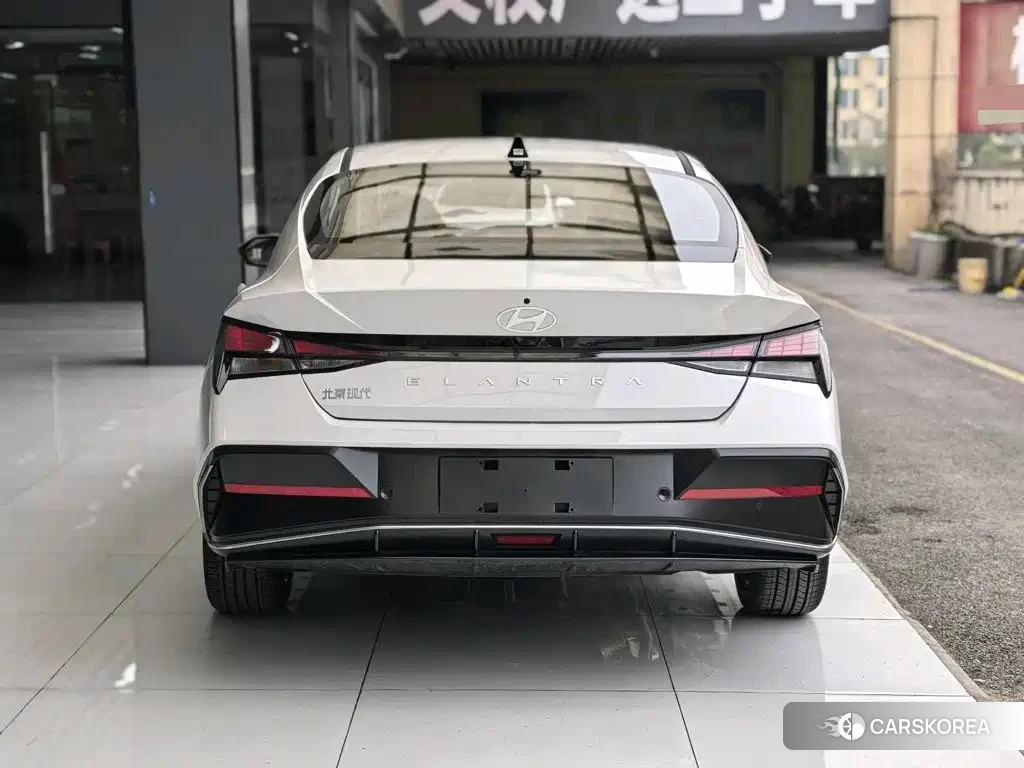 Hyundai Elantra 2026 Белый из Китая, фото 6
