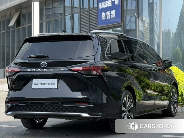 Toyota Grevia id 3913704 из Китая 11