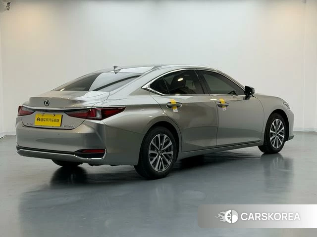 Lexus ES id 4238576 из Китая 16