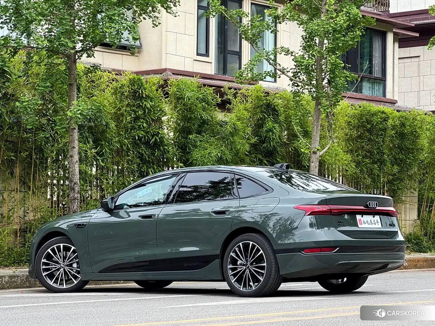 Audi A6L id 4600958 из Китая 11