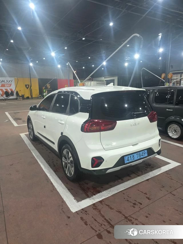 Kia Niro Plus 2022 Белый из Кореи, фото 6
