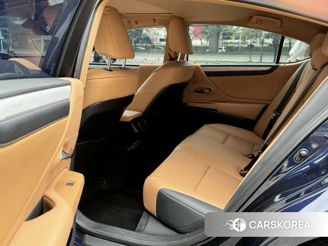Lexus ES id 3907763 из Китая 10