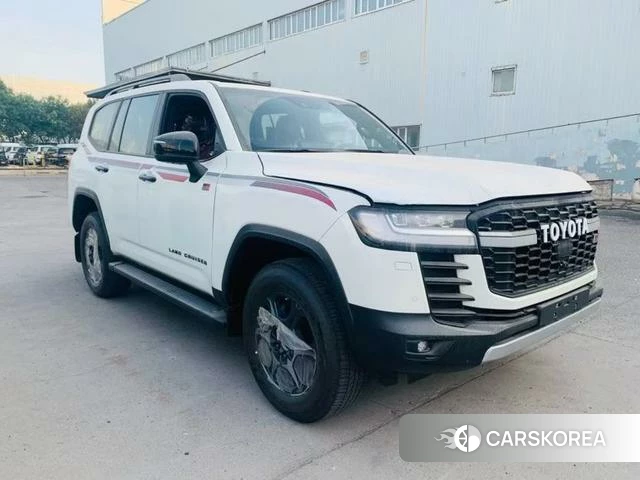 Toyota Land Cruiser (imported) 2024 Белый из Китая, фото 6