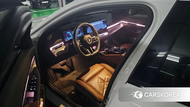 BMW 5 Series (G60) 2024 Белый из Кореи, фото 6