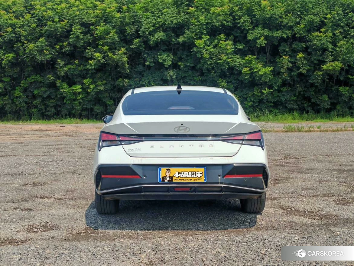 Hyundai Elantra 2023 Белый из Китая, фото 6
