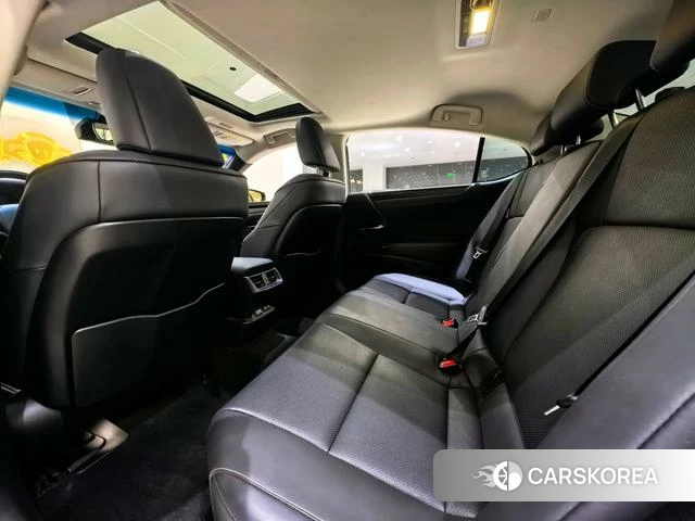 Lexus ES 2022 Черный из Китая, фото 6