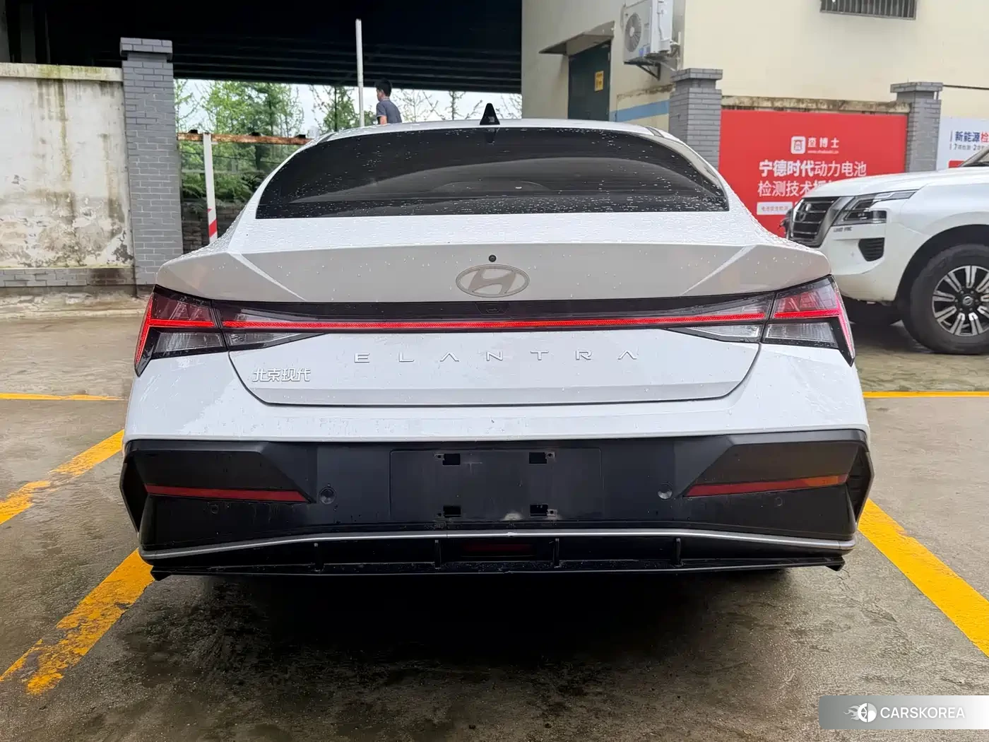 Hyundai Elantra 2023 Белый из Китая, фото 6