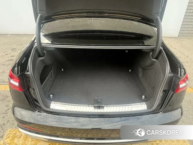 Audi A6L id 3890120 из Китая 16