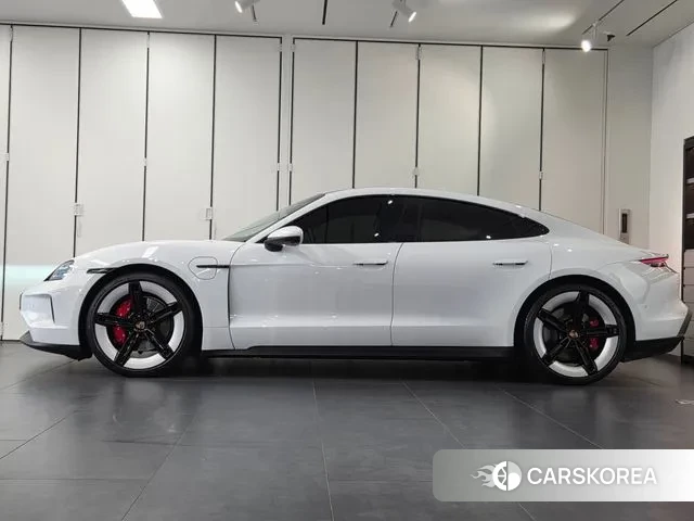 Porsche Taycan id 3711375 из Кореи 8