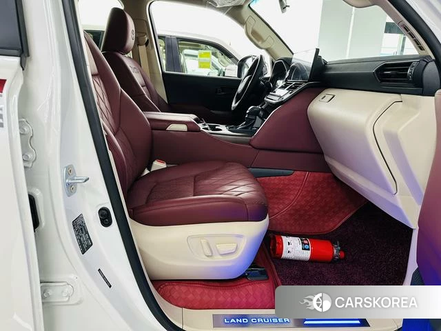 Toyota Land Cruiser (imported) 2024 Белый из Китая, фото 6