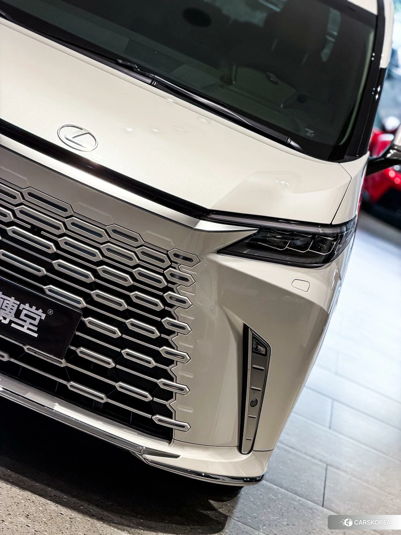 Lexus LM id 4461923 из Китая 18