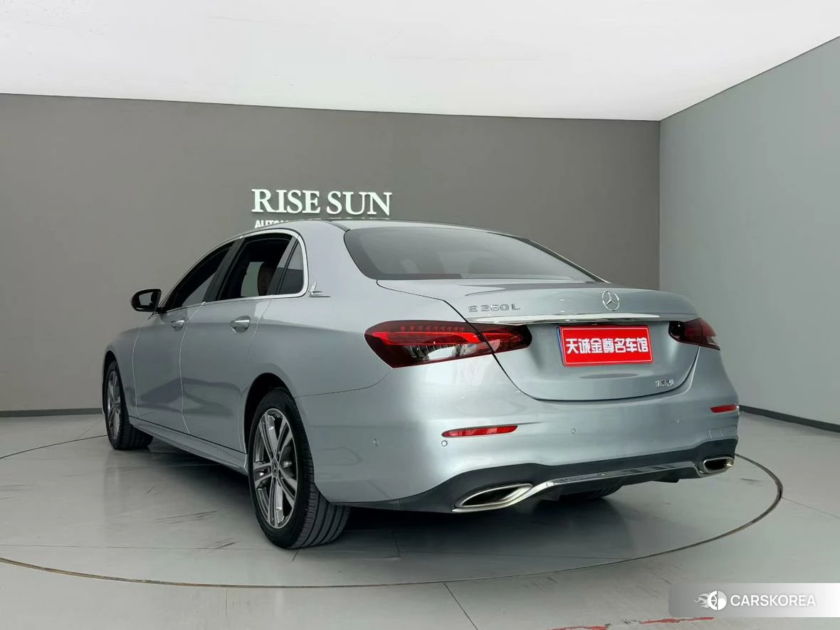 Mercedes-Benz E-class 2023 Серебристо-серый из Китая, фото 6
